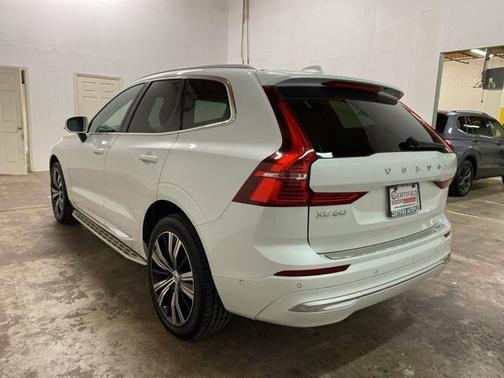 2023 Volvo XC60 B5 Plus Bright Theme