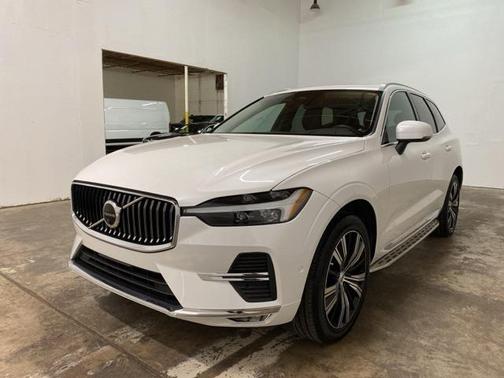 2023 Volvo XC60 B5 Plus Bright Theme