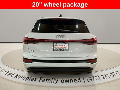 Glacier White Metallic 2025 Audi Q6 e-tron Premium Plus quattro