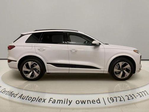 Glacier White Metallic 2025 Audi Q6 e-tron Premium Plus quattro