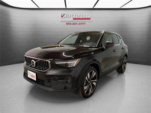 2025 Volvo XC40 B5 Plus Bright Theme