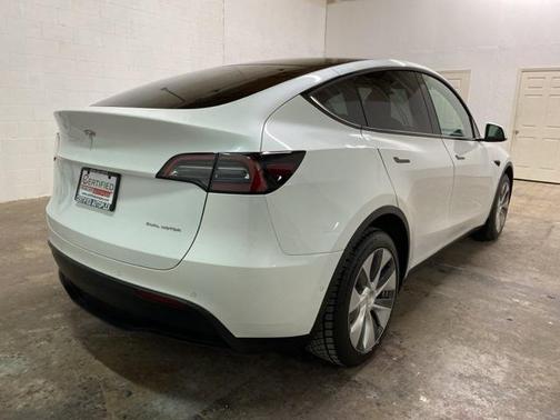 2022 Tesla Model Y Long Range Dual Motor All-Wheel Drive