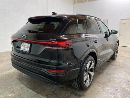 2025 Audi Q6 e-tron Premium Plus quattro