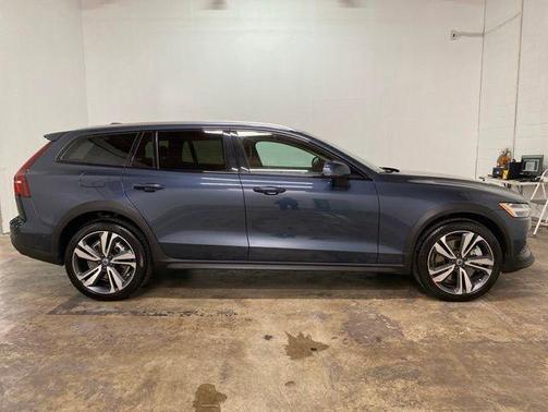 Denim Blue Metallic 2025 Volvo V60 Cross Country Plus, B5 AWD Gas (mild hybrid)