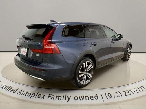 Denim Blue Metallic 2025 Volvo V60 Cross Country Plus, B5 AWD Gas (mild hybrid)