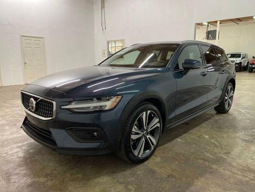 Denim Blue Metallic 2025 Volvo V60 Cross Country Plus, B5 AWD Gas (mild hybrid)