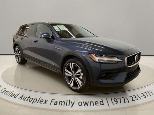 Denim Blue Metallic 2025 Volvo V60 Cross Country Plus, B5 AWD Gas (mild hybrid)