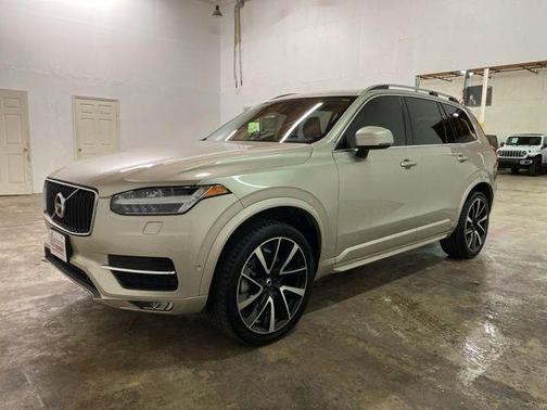 Sand Metallic 2018 Volvo XC90 T6 Momentum