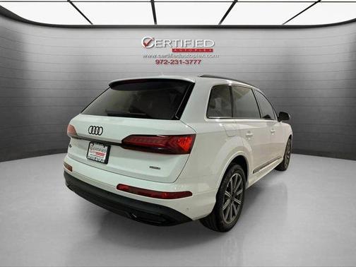 2022 Audi Q7 45 Premium Plus
