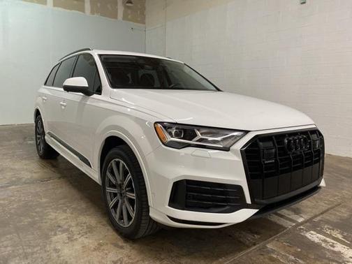 2022 Audi Q7 45 Premium Plus