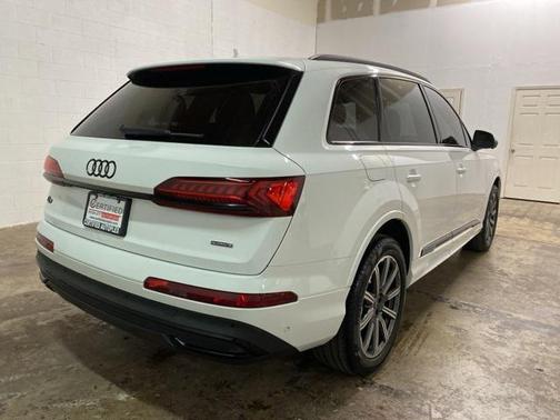 2022 Audi Q7 45 Premium Plus