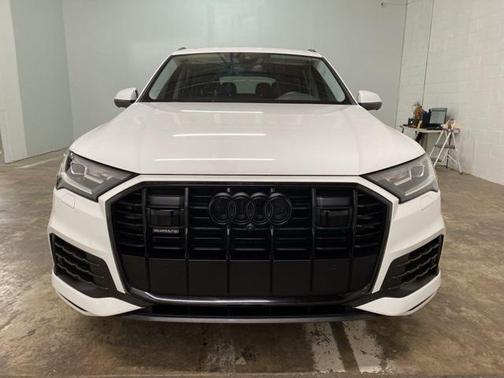 2022 Audi Q7 45 Premium Plus