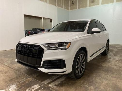2022 Audi Q7 45 Premium Plus