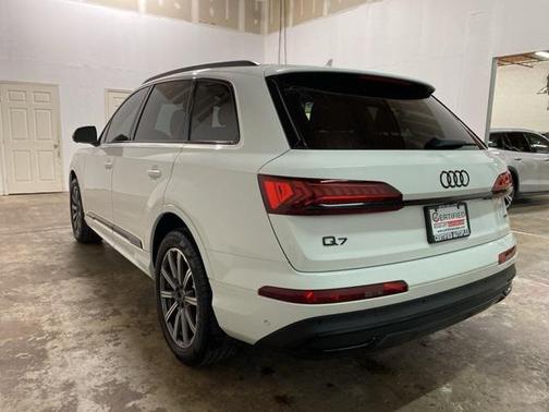 2022 Audi Q7 45 Premium Plus