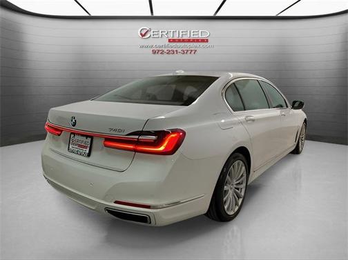 2022 BMW 740 i