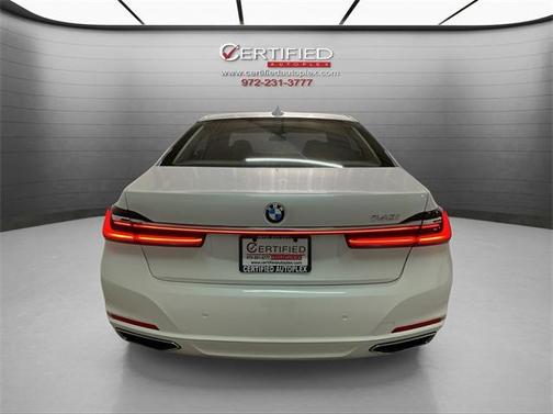 2022 BMW 740 i