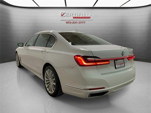 2022 BMW 740 i