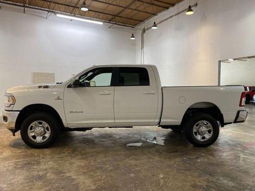 Bright White Clearcoat 2022 RAM 2500 Big Horn Crew Cab 4x4 6'4' Box