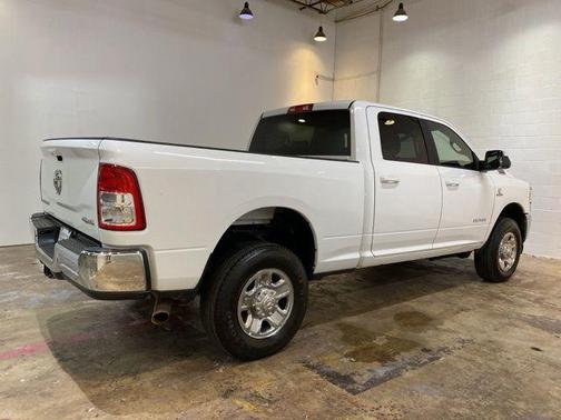 Bright White Clearcoat 2022 RAM 2500 Big Horn Crew Cab 4x4 6'4' Box