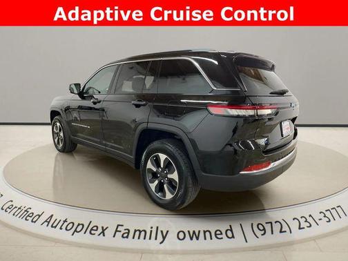 Diamond Black Crystal Pearlcoat 2024 Jeep Grand Cherokee 4xe Base