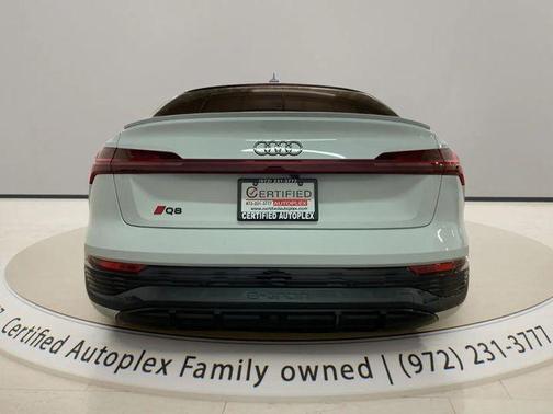 Glacier White Metallic 2024 Audi Q8 e-tron Premium