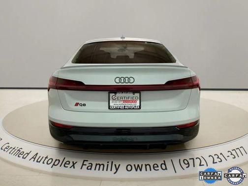 Glacier White Metallic 2024 Audi Q8 e-tron Premium