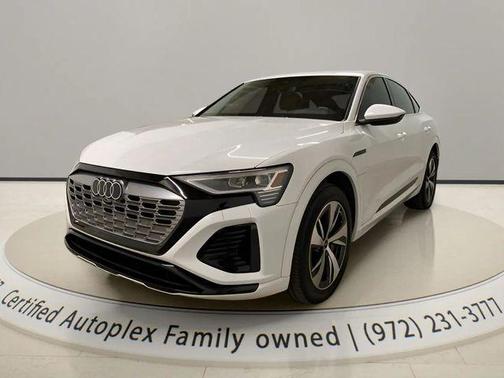 Glacier White Metallic 2024 Audi Q8 e-tron Premium