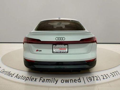 Glacier White Metallic 2024 Audi Q8 e-tron Premium