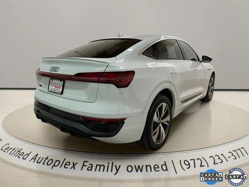 Glacier White Metallic 2024 Audi Q8 e-tron Premium