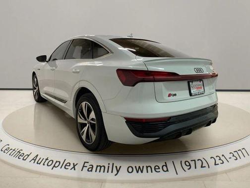 Glacier White Metallic 2024 Audi Q8 e-tron Premium