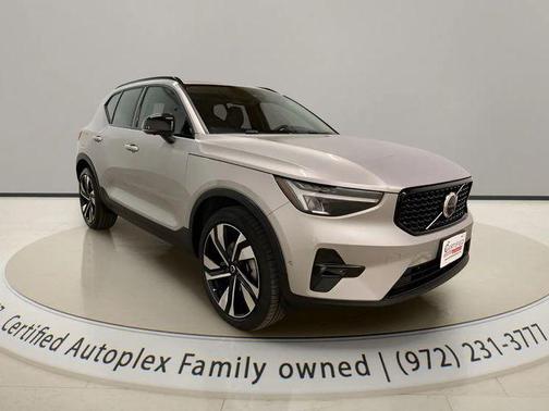 2025 Volvo XC40 B5 Plus Dark Theme