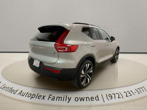 2025 Volvo XC40 B5 Plus Dark Theme