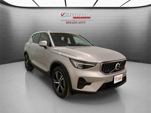 2025 Volvo XC40 B5 Core Bright Theme