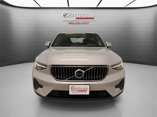 2025 Volvo XC40 B5 Core Bright Theme