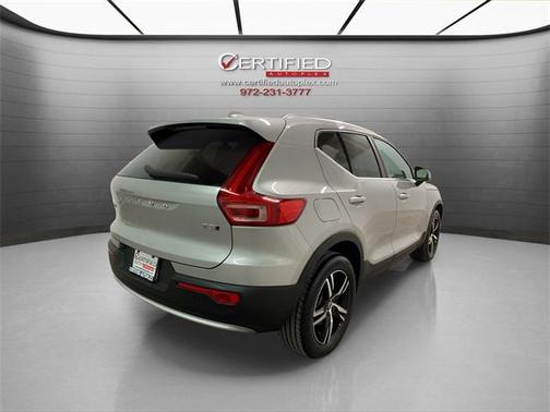 2025 Volvo XC40 B5 Core Bright Theme