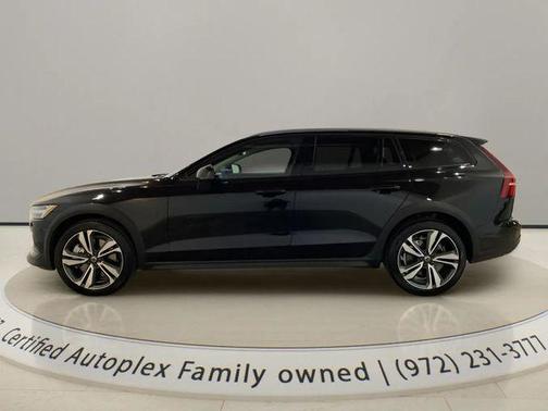 Onyx Black Metallic 2025 Volvo V60 Cross Country Plus, B5 AWD Gas (mild hybrid)