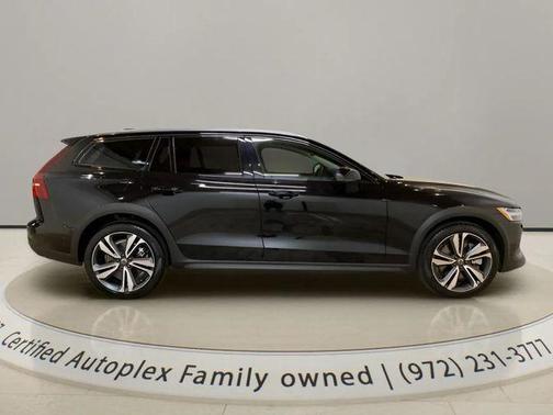 Onyx Black Metallic 2025 Volvo V60 Cross Country Plus, B5 AWD Gas (mild hybrid)