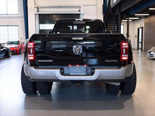 2020 RAM 3500 Laramie Crew Cab 4x4 8' Box