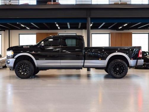2020 RAM 3500 Laramie Crew Cab 4x4 8' Box