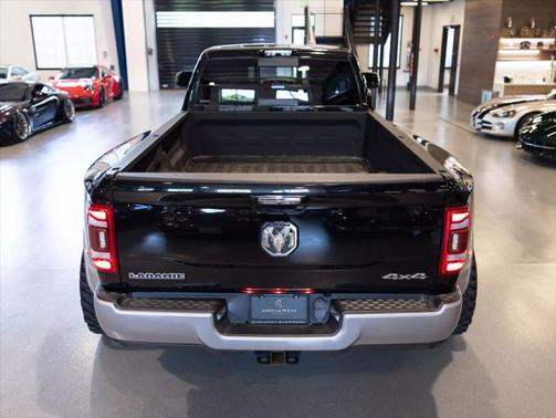 2020 RAM 3500 Laramie Crew Cab 4x4 8' Box