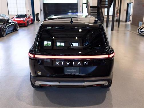 2023 Rivian R1S Adventure