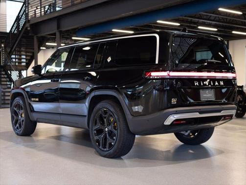 2023 Rivian R1S Adventure