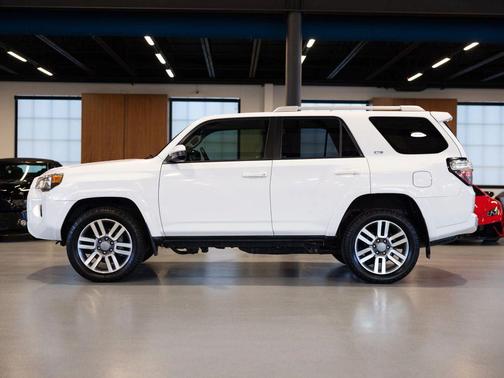 2015 Toyota 4Runner SR5 Sport Utility 4D