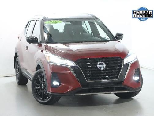 2 Tone Red / Black 2023 Nissan Kicks SR