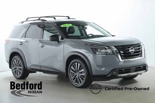 2022 Nissan Pathfinder SL