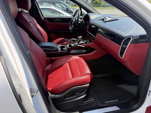 White 2023 Porsche Cayenne Base