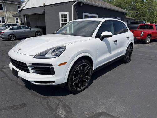 White 2023 Porsche Cayenne Base