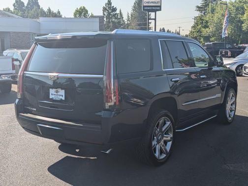 2018 Cadillac Escalade Luxury