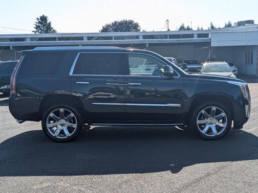 2018 Cadillac Escalade Luxury