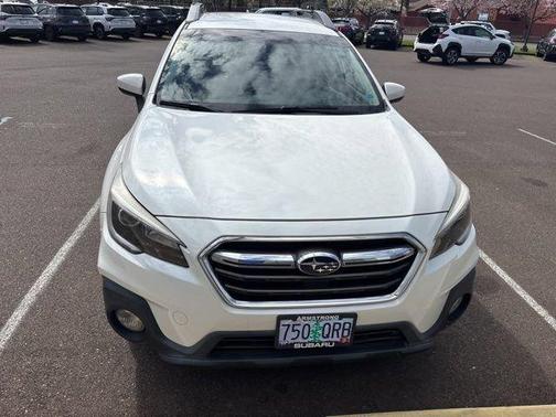 Crystal White Pearl 2018 Subaru Outback 2.5i Premium